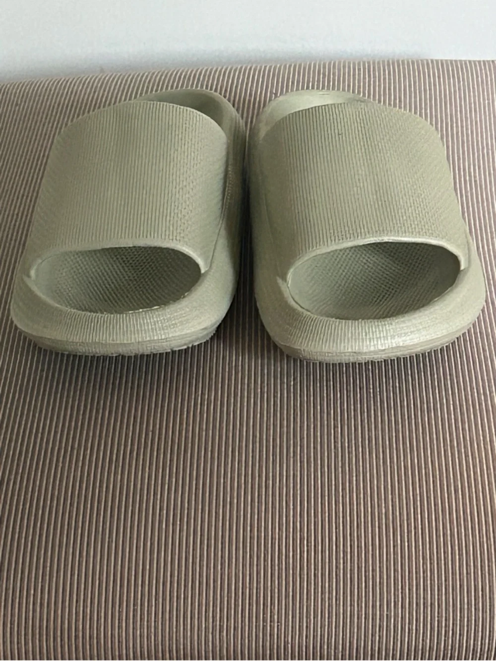 Women's Slide Sandals in Sage Green Pool Shoes Shower Shoes size 9
